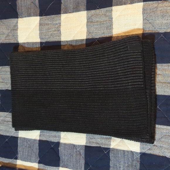 Calvin Klein Scarf and Cap Set - Picture 4 of 5